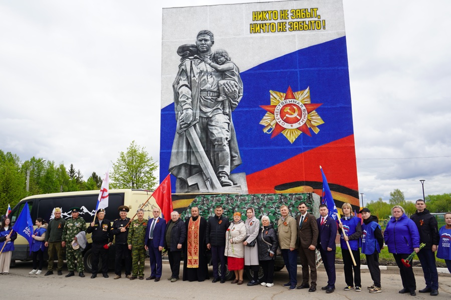 80 лет Победы: в городе Мариинский Посад открыли мурал с изображением воина-освободителя