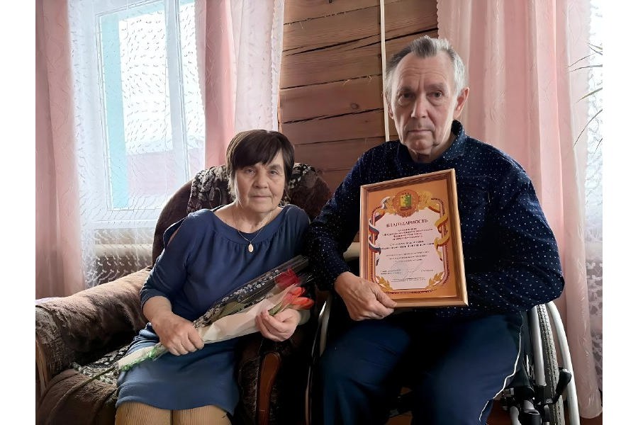 Федор Михайлович и Алевтина Петровна Федоровы из Шемуршинского округа отпраздновали изумрудную свадьбу.