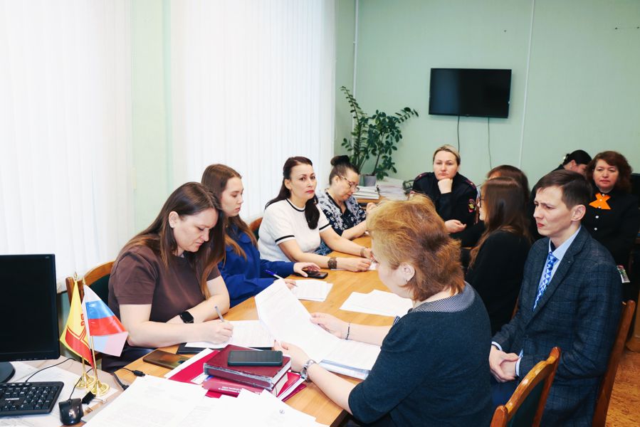 Состоялось очередное заседание  Комиссии по делам несовершеннолетних и защите их прав  при администрации Ядринского муниципального округа.
