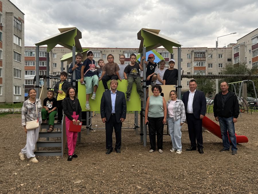Вместе меняем город к лучшему: в Канаше появилась новая детская площадка