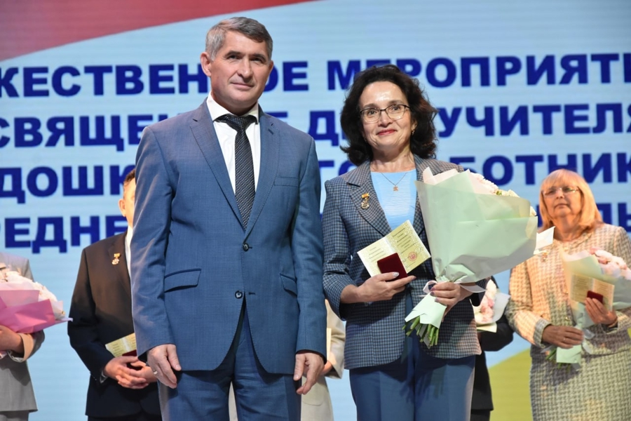 Награда нашла своего героя в преддверии Дня учителя