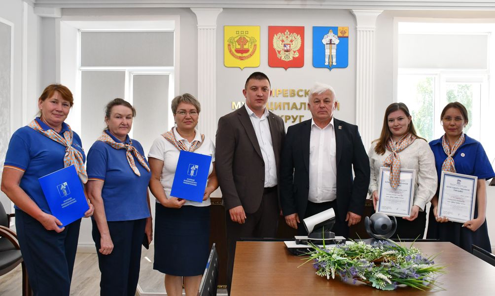 Поздравление временно исполняющего полномочия главы Батыревского муниципального округа Равиля Ямалетдинова с Днём социального работника