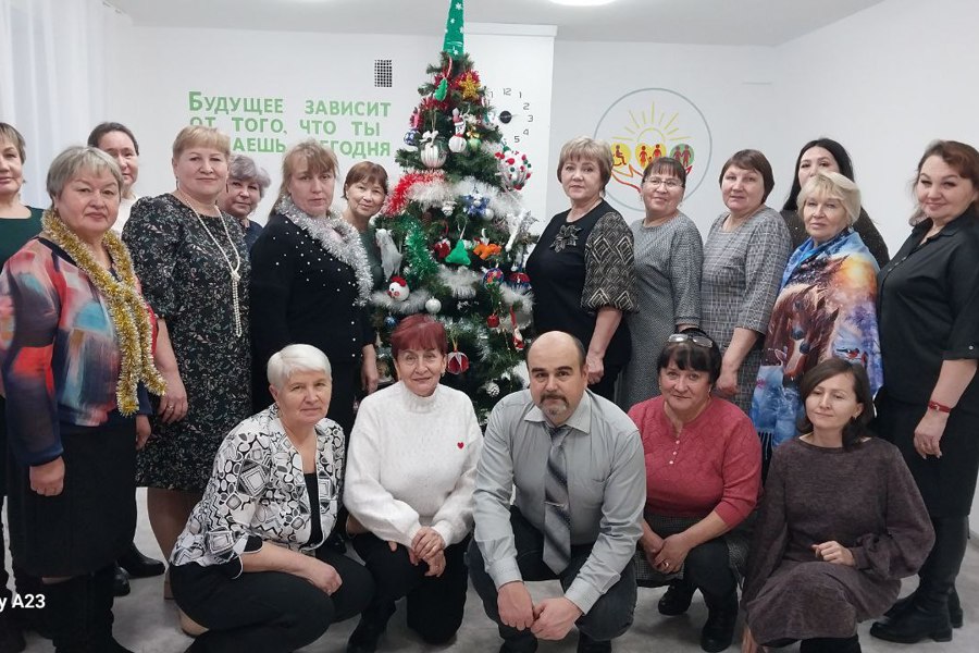 Цивильский ЦСОН поздравляет жителей с Новым годом!