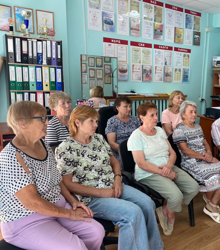 В Ибресинском округе прошёл информационный час по безопасности для «серебряных» волонтёров