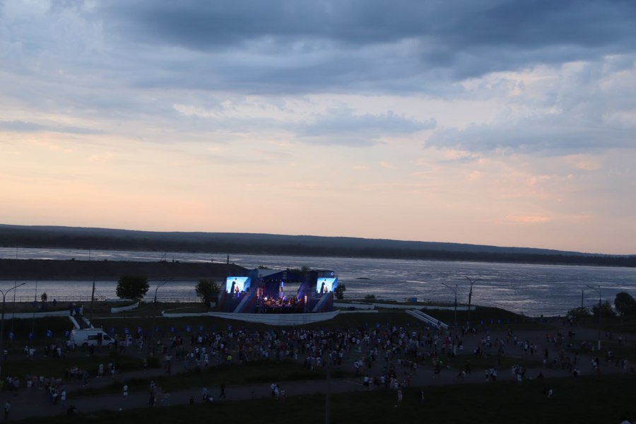 На нижней набережной состоялся праздничный концерт, посвящённый Дню России