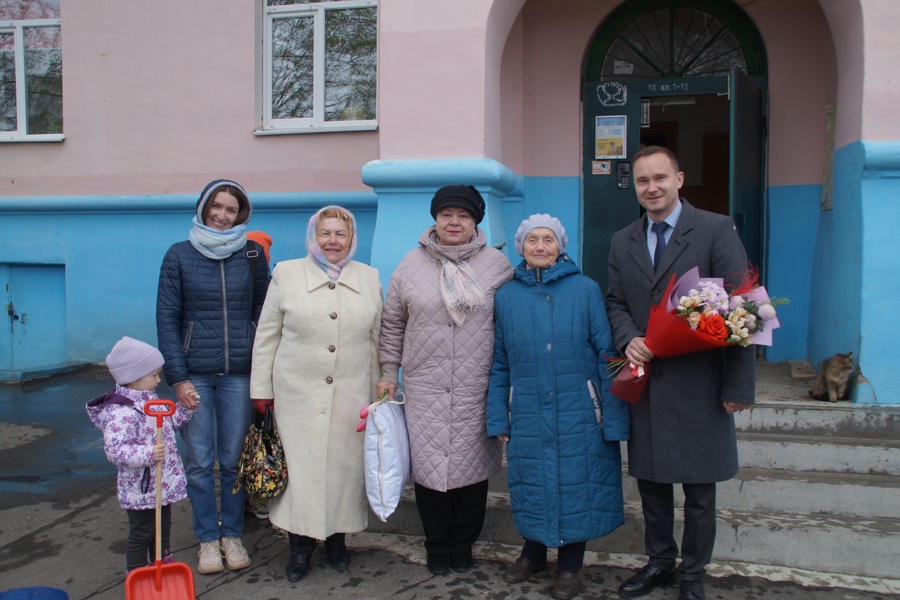 В преддверии Дня Победы в Чебоксарах проходит акция «Парад для ветерана»