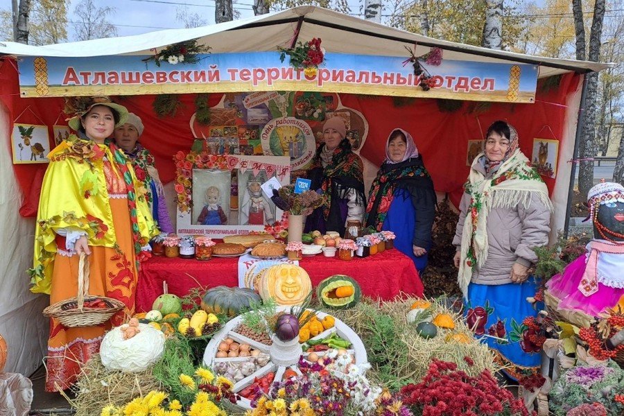 В Кугесях «серебряные» волонтеры приняли участие в мероприятии, посвященном Дню работника сельского хозяйства