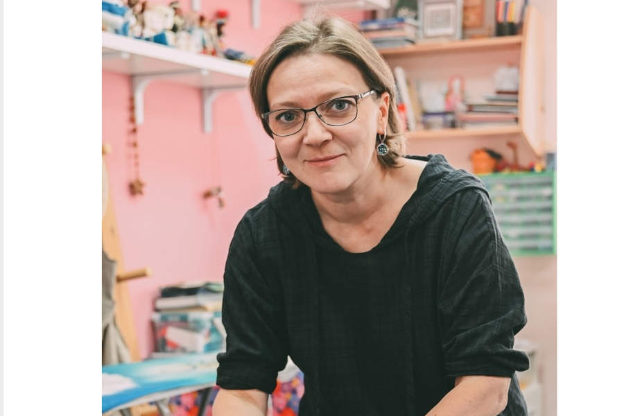 Мастерица из ЯНАО вручную вышила карту Ямала для всероссийского фестиваля