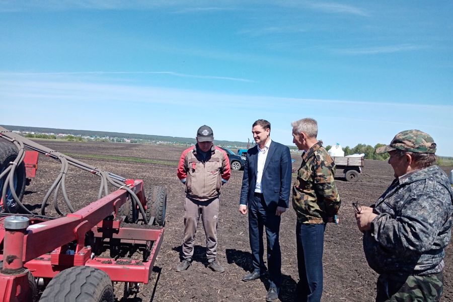 Глава Шемуршинского муниципального округа Сергей Галкин посетил крестьянско-фермерские хозяйства округа