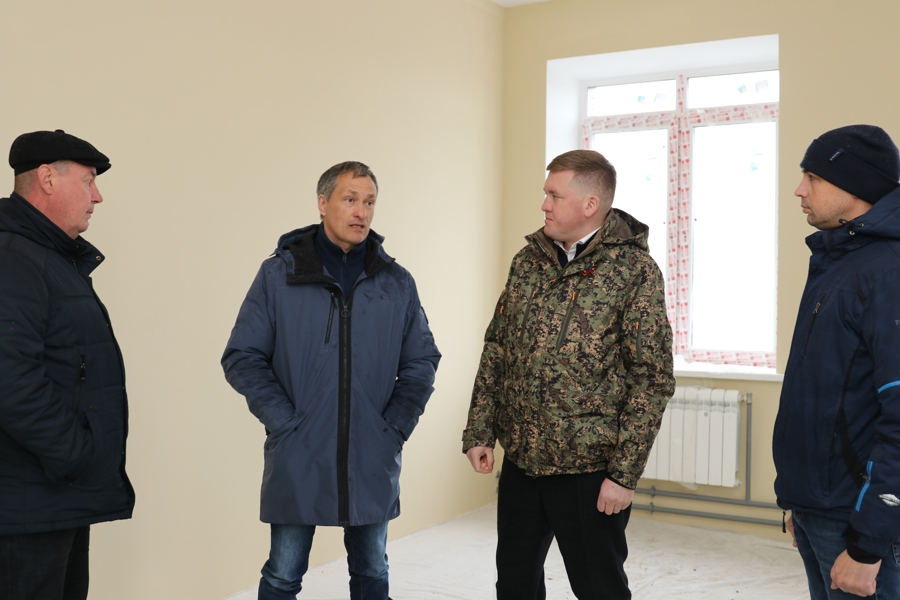 Владимир Михайлов посетил строительство социально-культурного центра в д. Салабайкасы