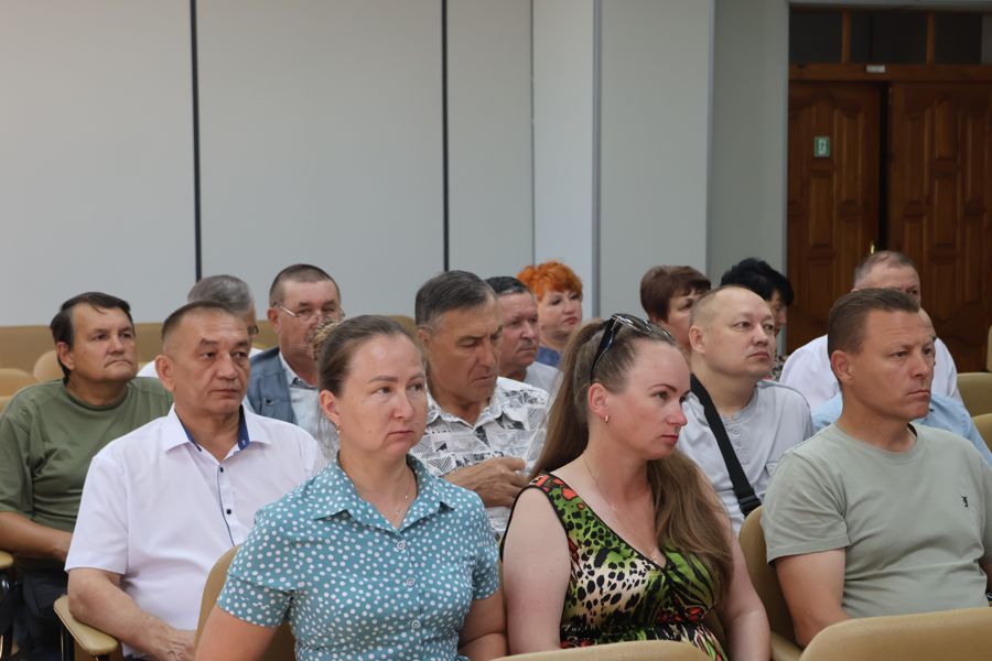 Только общими усилиями»: Юрий Константинов провёл рабочее совещание в Цивильском округе