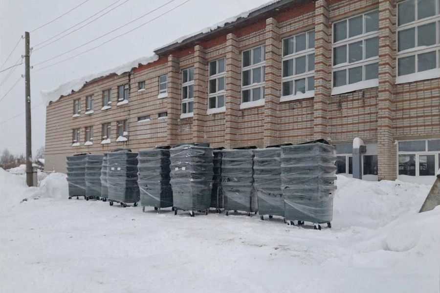 В Цивильский округ поступила партия новых мусорных контейнеров