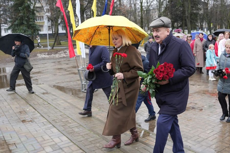 В День чувашского языка состоялась церемония возложения цветов к памятнику просветителю Ивану Яковлеву