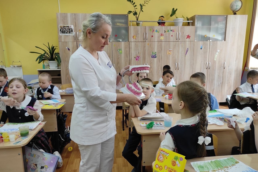 В Новочебоксарской школе №17 продолжается профилактический проект «Береги зубы смолоду»