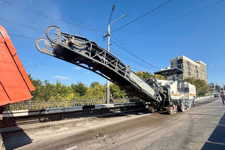 В Чебоксарах продолжается капитальный ремонт Калининского моста