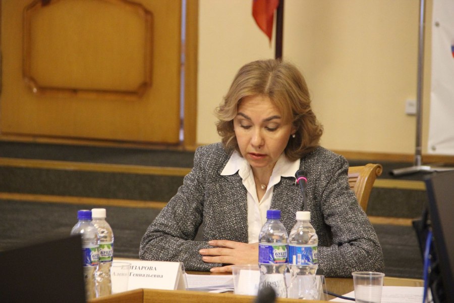 «Час с министром»: Алена Елизарова о достижениях и планах социального развития республики