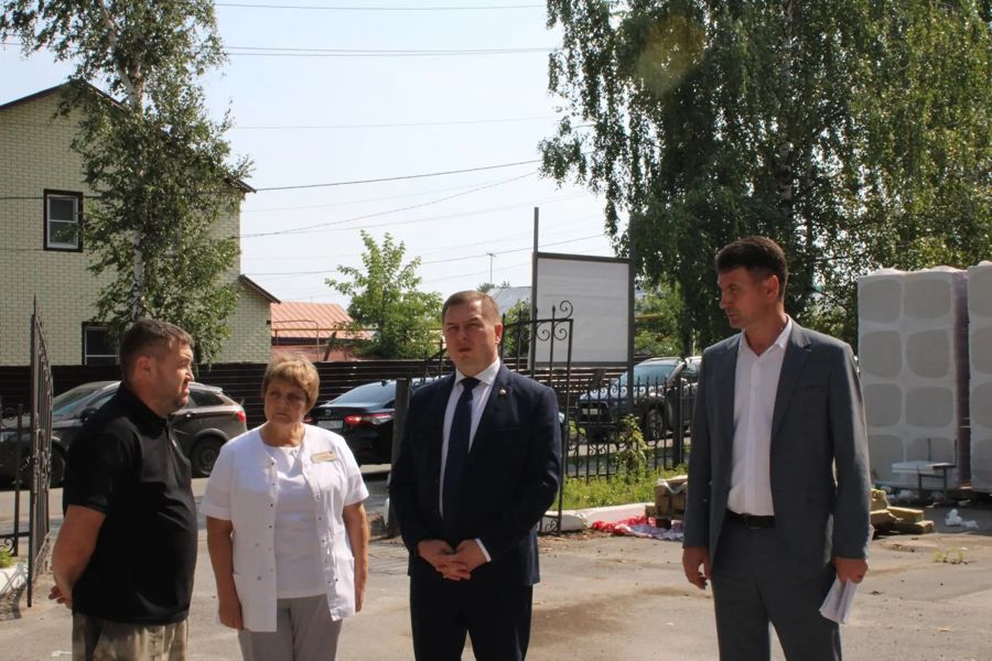 Вице‑премьер Владимир Степанов посетил Канашский медицинский центр в рамках Единого информационного дня