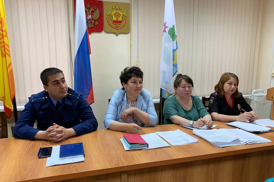 Очередное заседание комиссии по делам несовершеннолетних и защите их прав