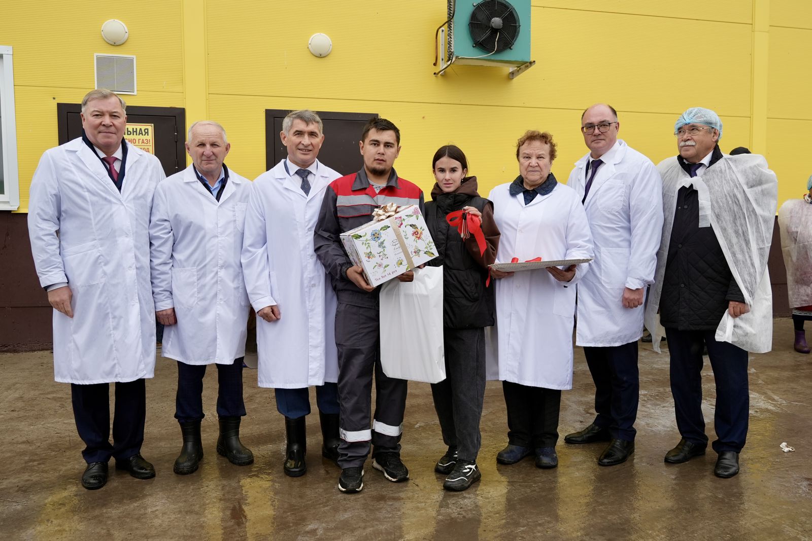 Олег Николаев: Главный ресурс агропромышленного комплекса – люди. Глава Чувашии вручил ключи от домов молодым специалистам СХПК «Коминтерн»