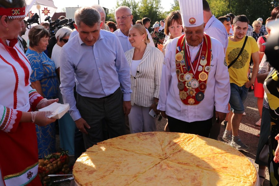 Гигантский пуремеч и картофельный трактор: чем удивил фестиваль «Вкусы Чувашии»