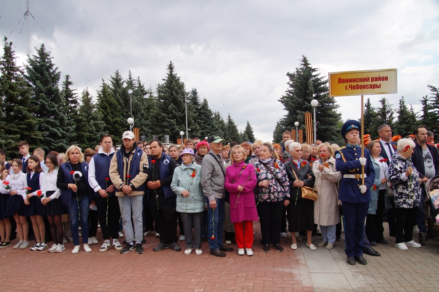 В День памяти и скорби ветераны и общественность Ленинского района г. Чебоксары возложили цветы к Монументу Славы