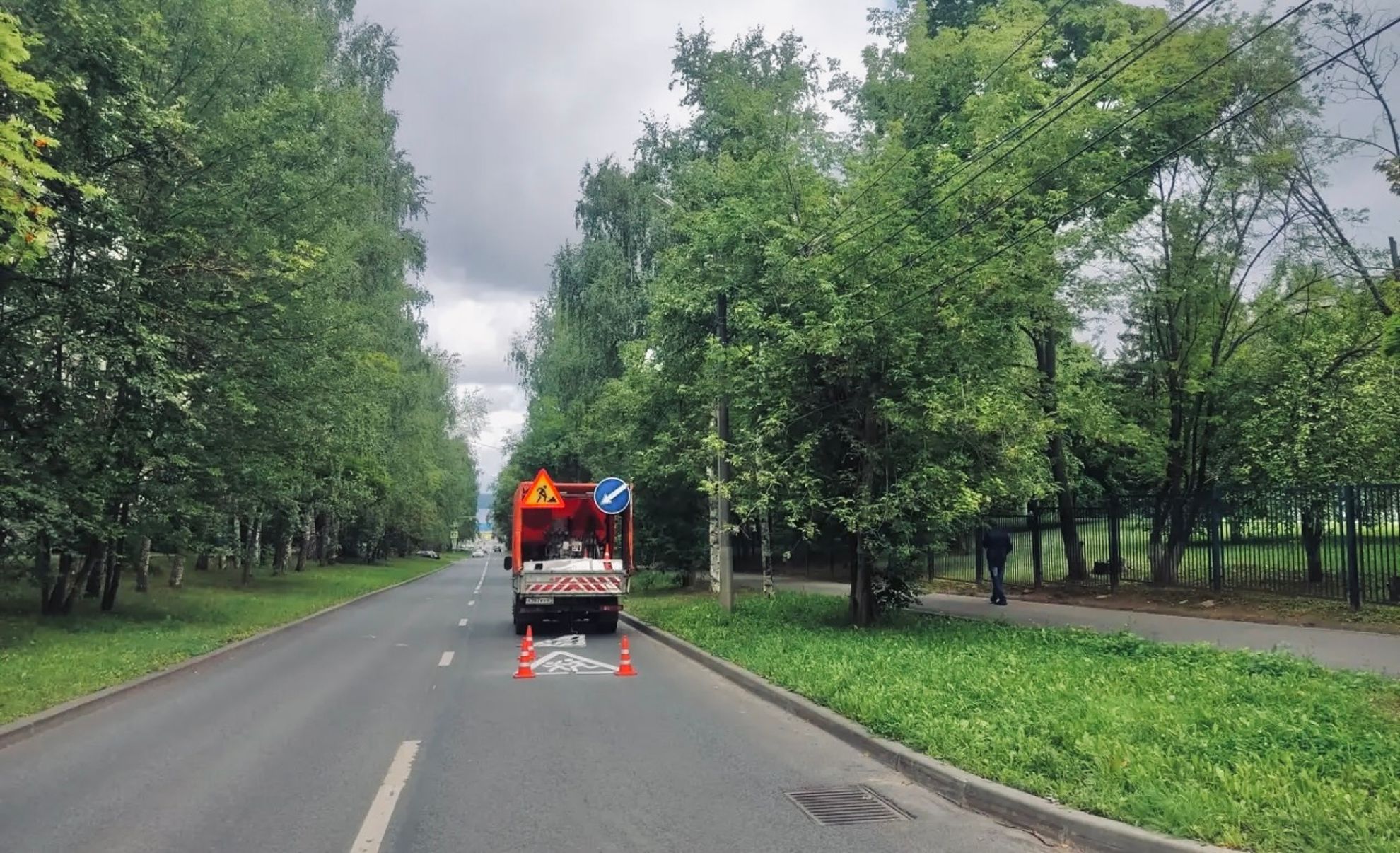 В Чебоксарах обновили дорожную разметку у школ для безопасности детей