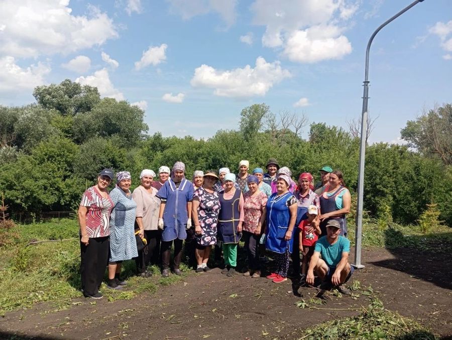 В селе Чепкас‑Никольское прошёл субботник по благоустройству улицы Чапаева
