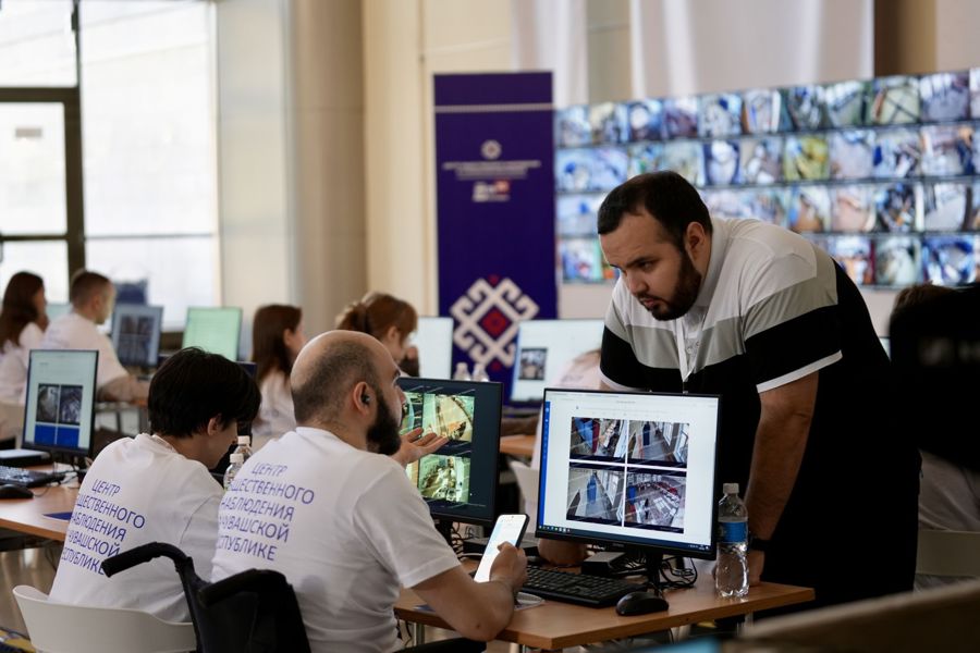 Олег Николаев ознакомился с работой Центра общественного наблюдения