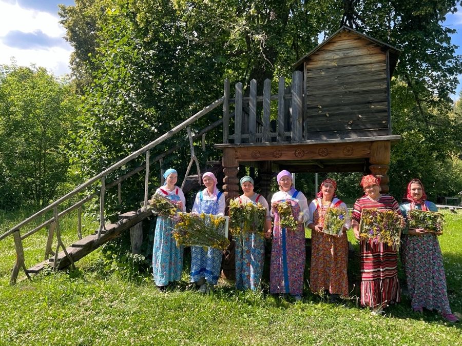 В национальном парке «Чаваш вармане» прошла фитоэкскурсия в рамках «Зелёной гостиной»: традиции сбора трав объединяют народы