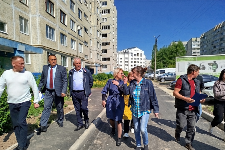 Состоялась общественная приемка дворовых территорий домов 24 и 37 на бульваре Миттова