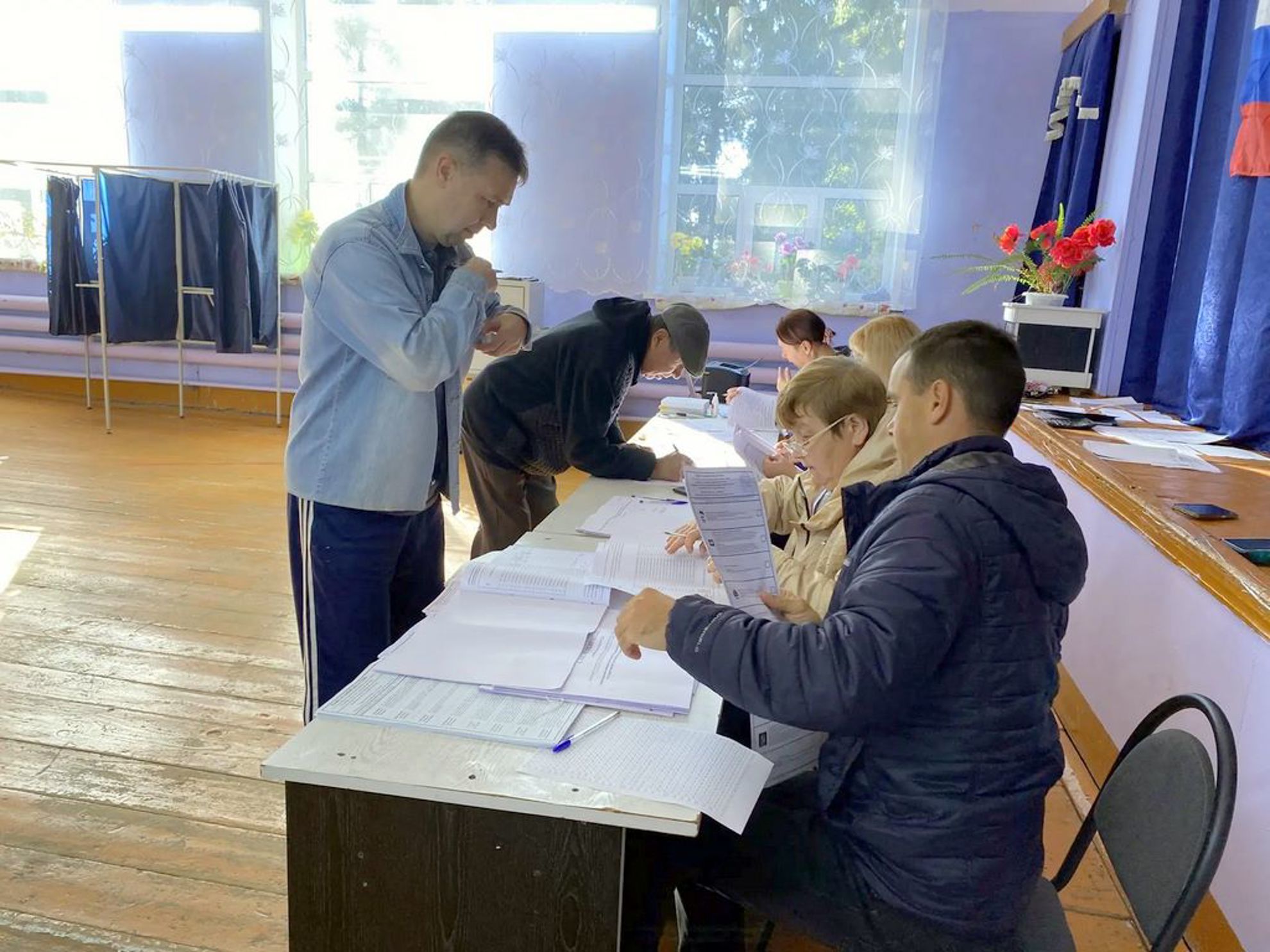 В Моргаушском округе на 15ч. проголосовало 13 % от общего числа избирателей, включенных в список избирателей.