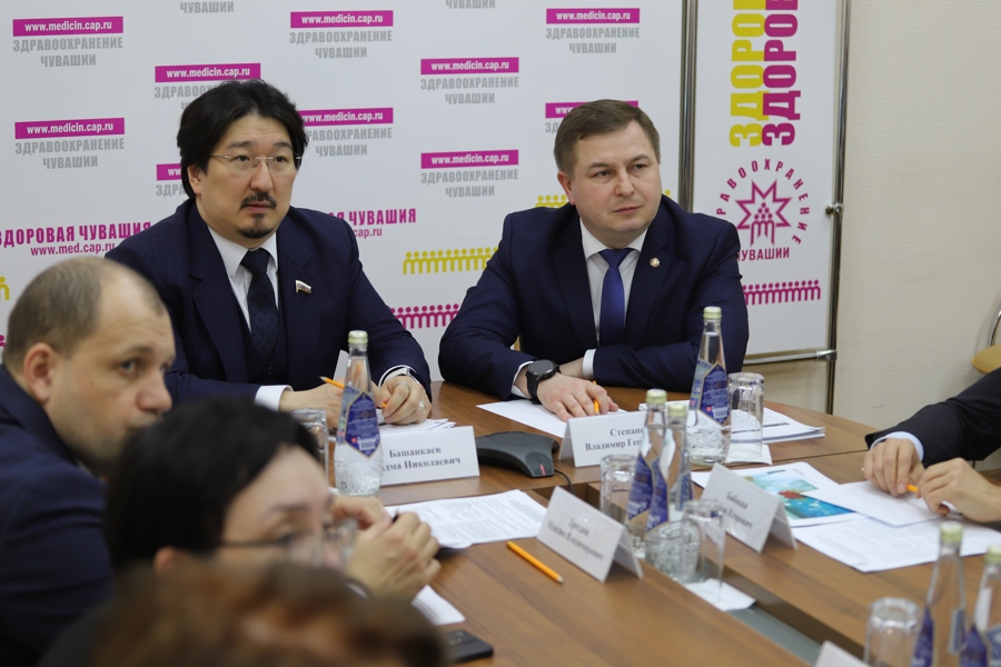 Зампред комитета Госдумы РФ по охране здоровья Бадма Башанкаев предложил тиражировать опыт Чувашии по борьбе с сердечно-сосудистыми и онкологическими заболеваниями
