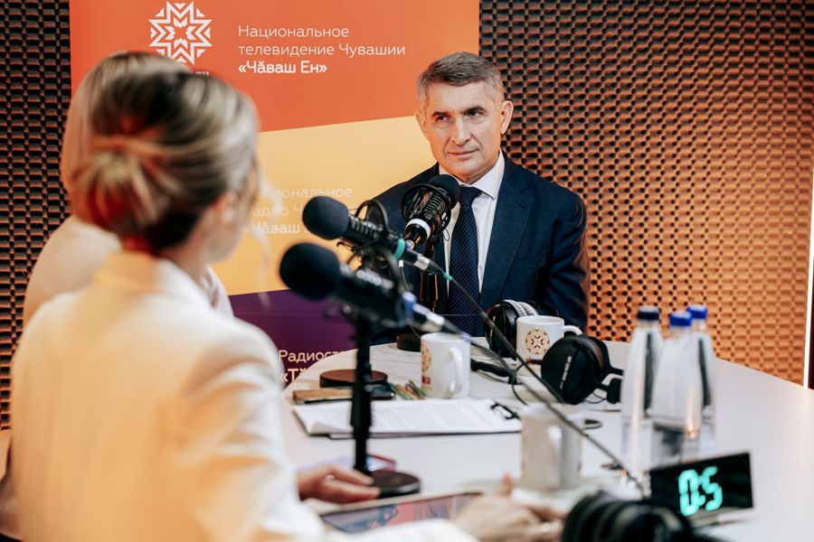 Жилье, благоустройство, соцподдержка – основные темы 24-й «прямой линии» с Олегом Николаевым