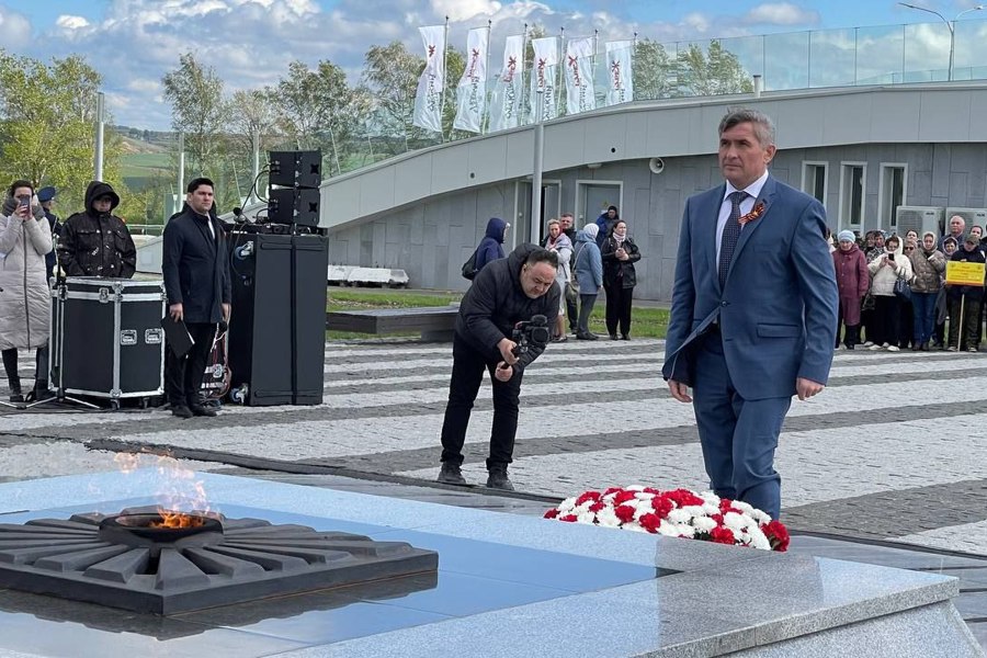Церемония возложения цветов к Мемориалу «Строителям безмолвных рубежей»