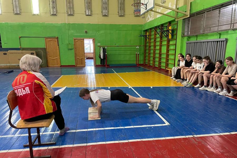 Юные волейболистки сдавали нормы ГТО