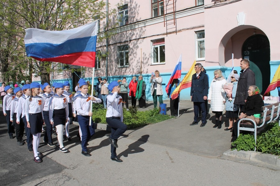 В Год Победы и патриотизма в Чебоксарах проходит акция «Парад для ветерана»