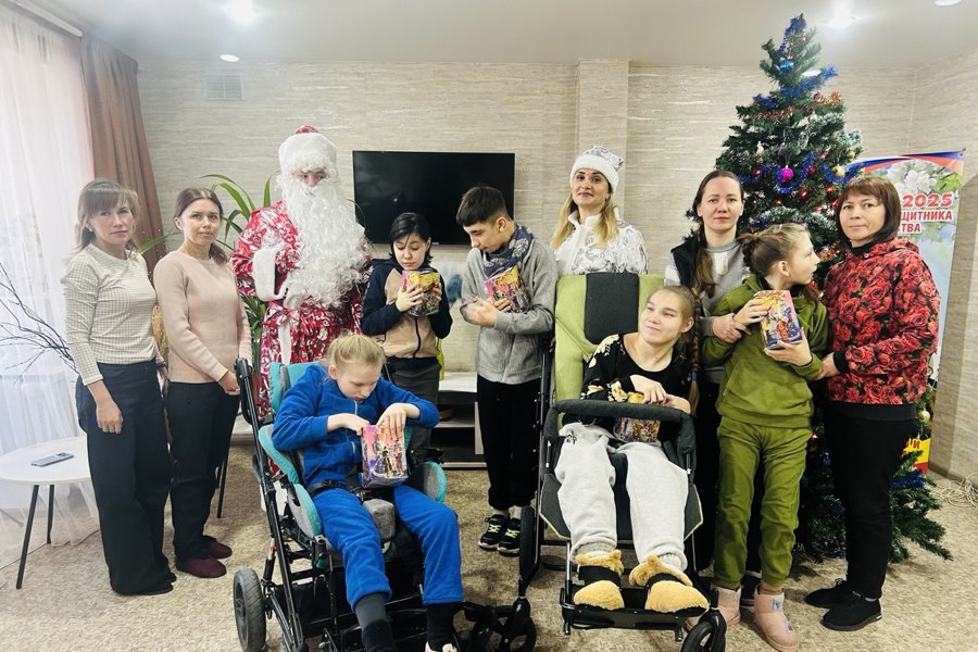 Новогоднюю встречу для детей с ОВЗ провели студенты колледжа