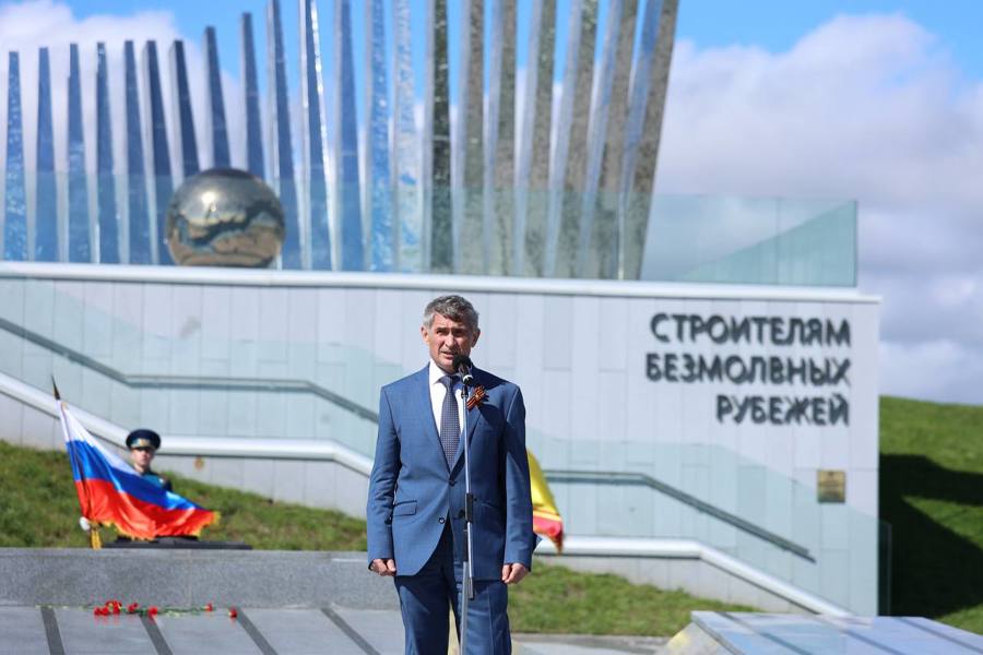 Глава Чувашии Олег Николаев почтил память строителей оборонительных рубежей и посадил «Тополь Победы»