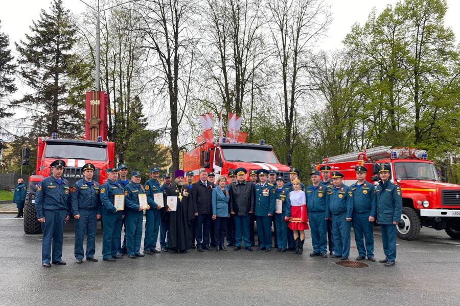 В честь Дня пожарной охраны России состоялось торжественное вручение спецтехники республиканской противопожарной службе Чувашии