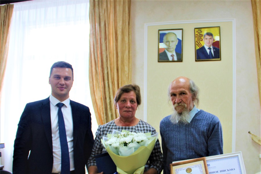 Семье Константиновых из Цивильска вручили медаль «За любовь и верность»