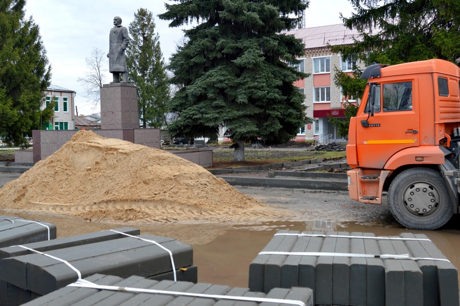 В Янтиковском муниципальном округе началось благоустройство площади по программе «Формирование комфортной городской среды»