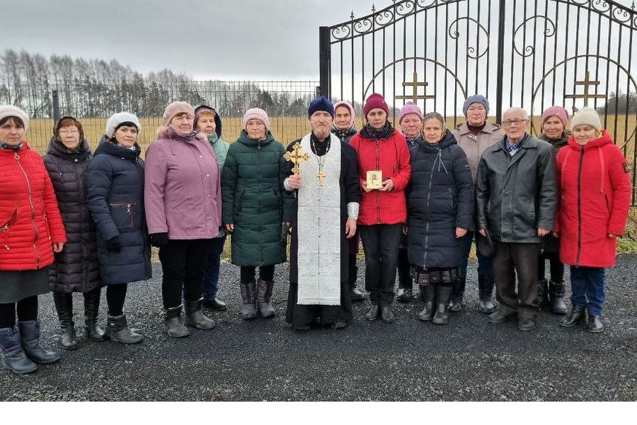 Состоялось освещение благоустроенного нового кладбища (д. Кашмаши) и дороги к нему