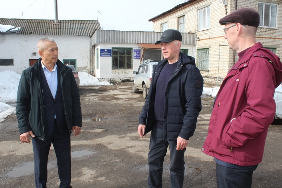 И.о. главы Урмарского муниципального округа Н. Павлов посетил Урмарскую автошколу