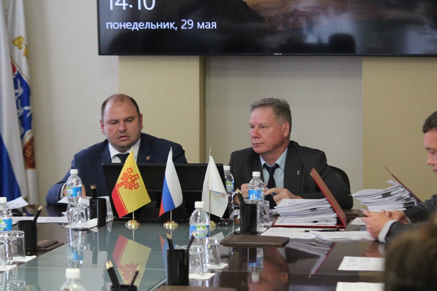Евгений Кадышев провел заседание Президиума Чебоксарского городского Собрания депутатов