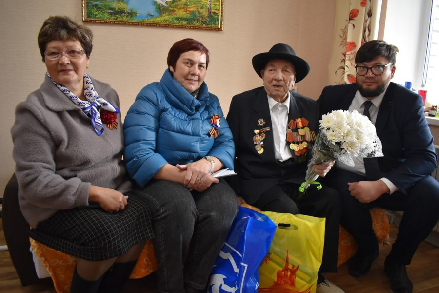 Ветеранов Великой Отечественной войны поздравили с наступающим праздником