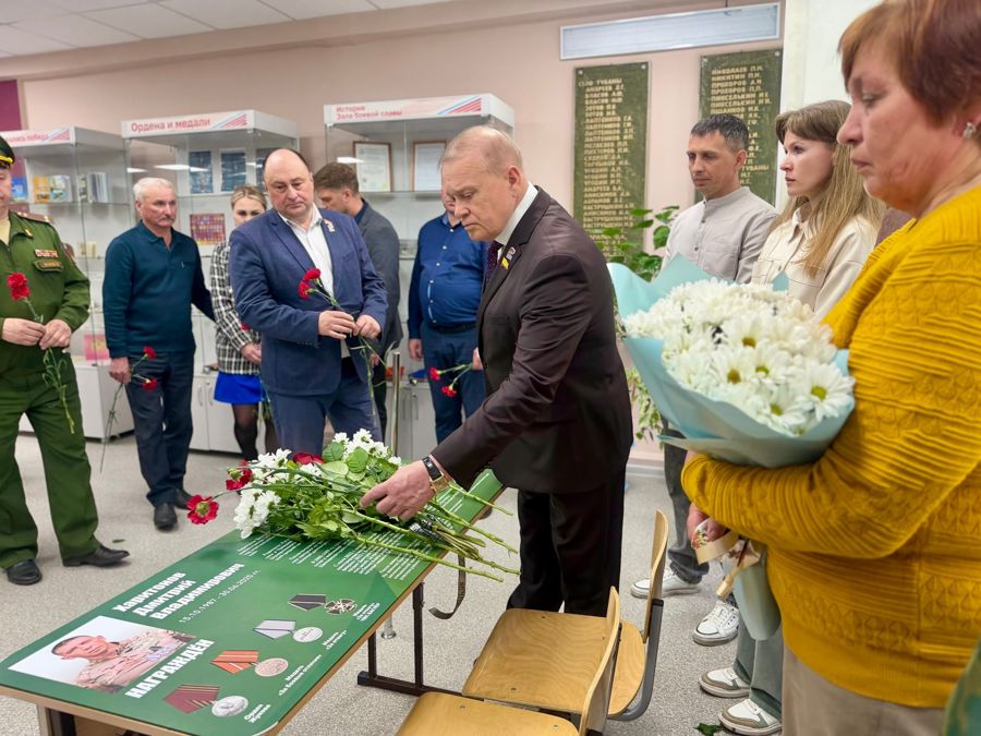 В Туванской школе Шумерлинского округа открыли «Парту Героя» в честь выпускника - участника СВО