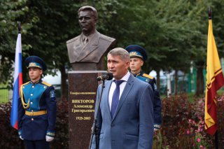 При поддержке Олега Николаева в поселке Опытный увековечили память генерал-полковника Александра Викторова