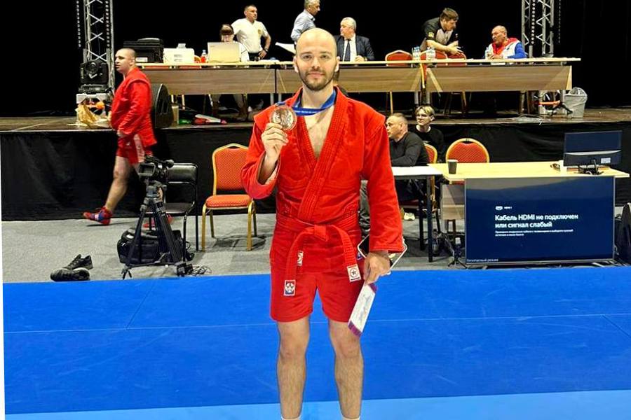 Роман Матвеев стал призером чемпионата России по самбо среди мастеров