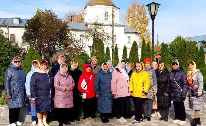 Социальный туризм как часть программы «Активное долголетие»: «серебряные» волонтеры посетили святые места