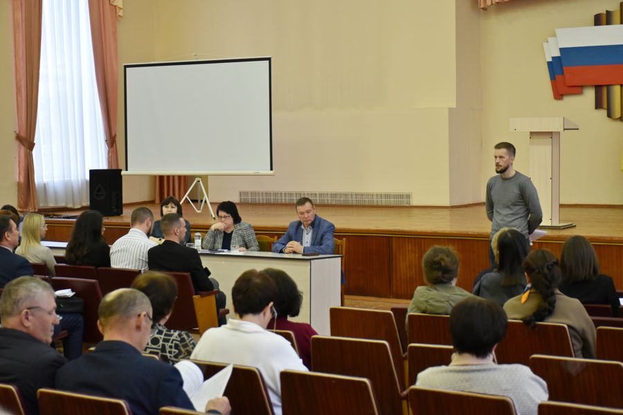 Сегодня глава Алатырского муниципального округа Нина Ивановна Шпилевая совместно с председателем Собрания депутатов Алатырского муниципального округа первого созыва Владимиром Ивановичем Степановым